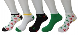 5pk white ground with tiny maple leaves pattern ankle socks